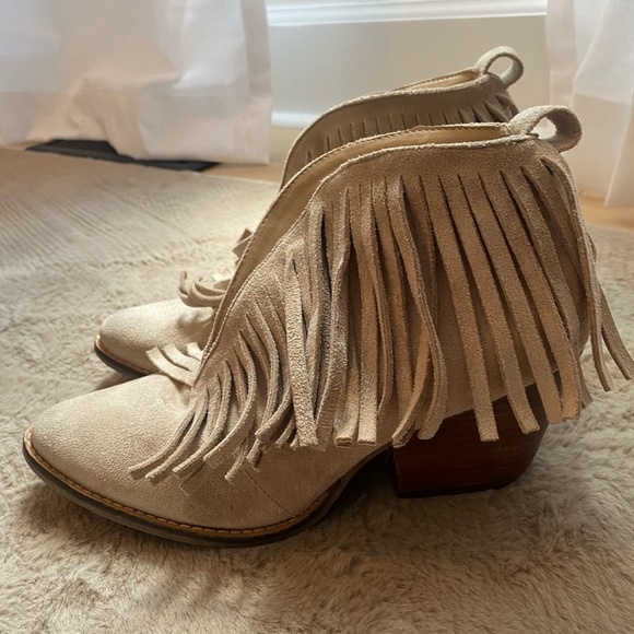 Coconut by Matisse lambert fringe booties - Picture 7 of 7